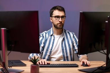 Заробіток нетехнічних працівників в IT: візуалізація даних