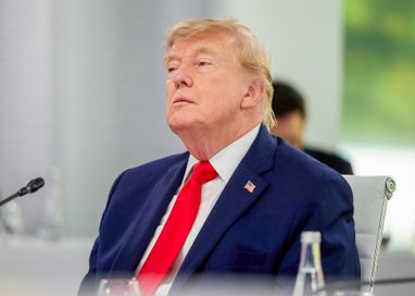 Трамп запроваджує стовідсоткові мита на ввезення дронів, посилаючись на загрозу національній безпеці.