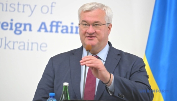 Україна розглядає варіанти відновлення експорту сільськогосподарської продукції через морські шляхи, тоді як Росія блокує доступ до них. Про це повідомив Сибіга.