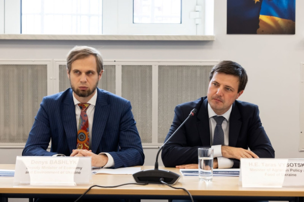 Україна пропонує ЄС запровадити спільний механізм допомоги сільгоспвиробникам, оскільки атаки на порти ставлять під загрозу експорт. 5