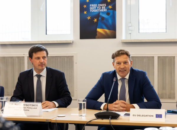 Україна пропонує ЄС запровадити спільний механізм допомоги сільгоспвиробникам, оскільки атаки на порти ставлять під загрозу експорт. 6