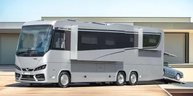Mercedes Sprinter, вартістю 2,2 мільйона євро, переобладнаний на будинок на колесах (фото)