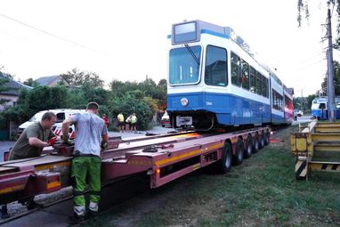 Вінниця отримала першу партію швейцарських низькопідлогових трамваїв