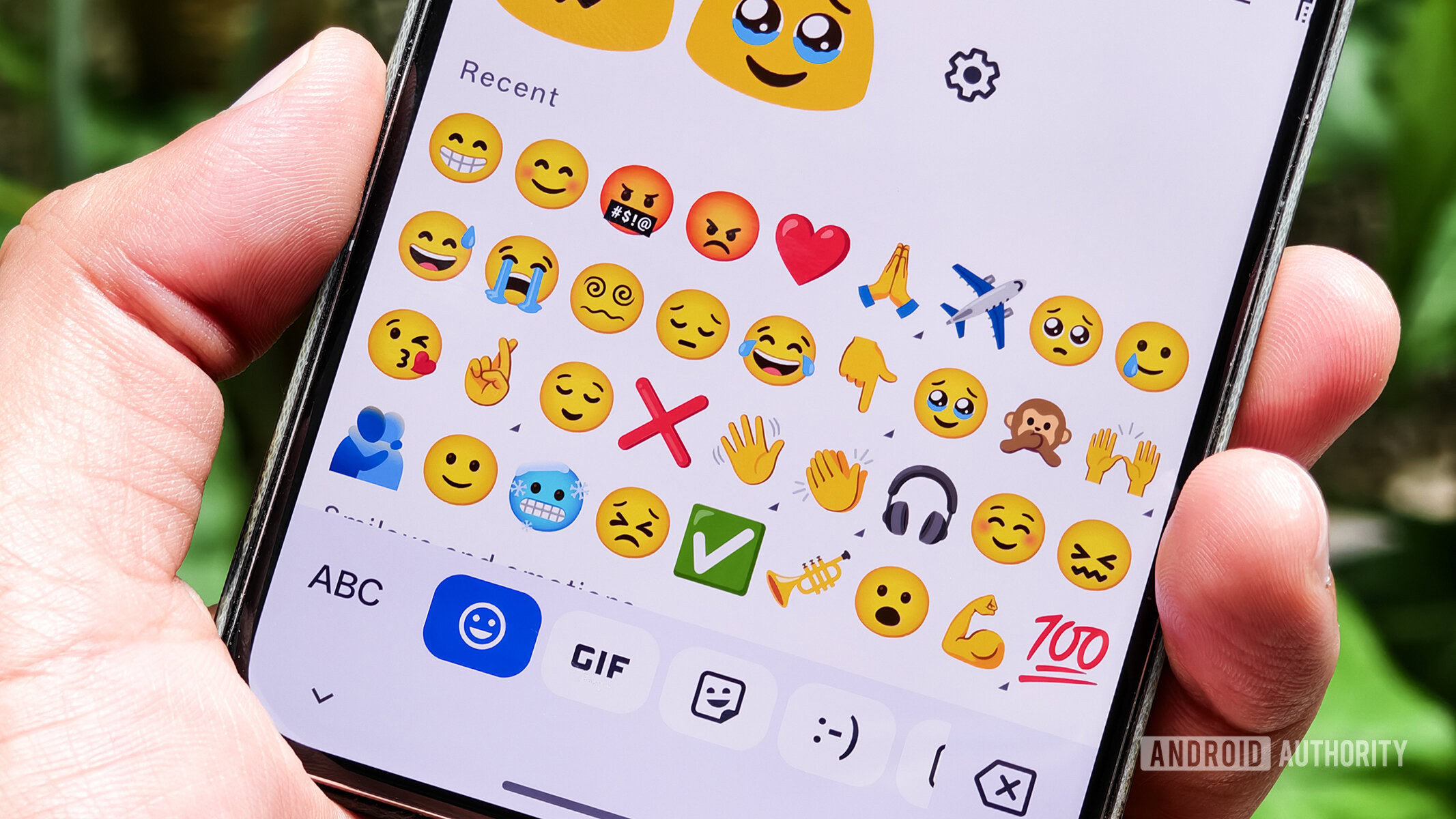 Android-смайли отримують 3D-оновлення: нова функція та обмеження 2 Android-смайли отримують 3D-оновлення: нова функція та обмеження 2