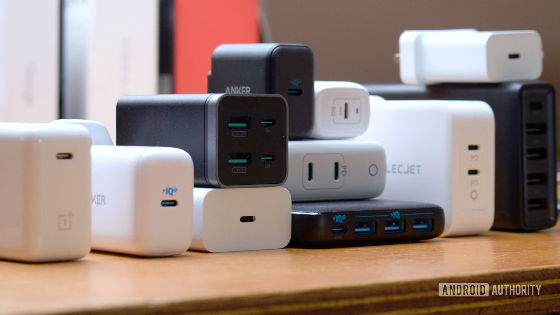 Найкращі USB-C зарядні пристрої 2026: тест Forbes 15