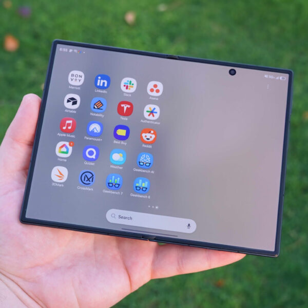 Samsung Z Fold 8: дефіцит компонентів через високий попит