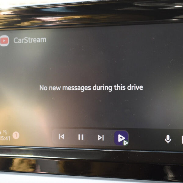 Android Auto: Складність відеовідтворення