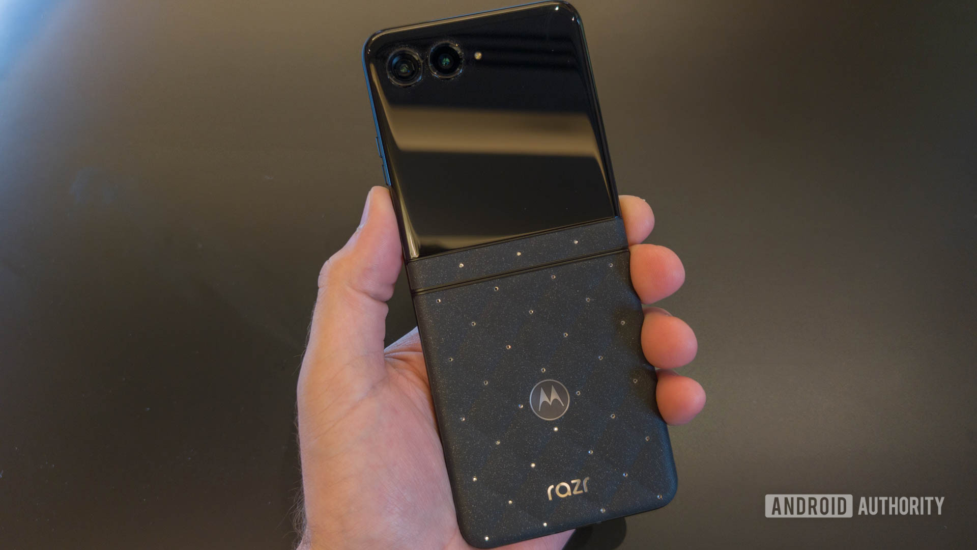Motorola Razr: новий флагман став доступнішим 8