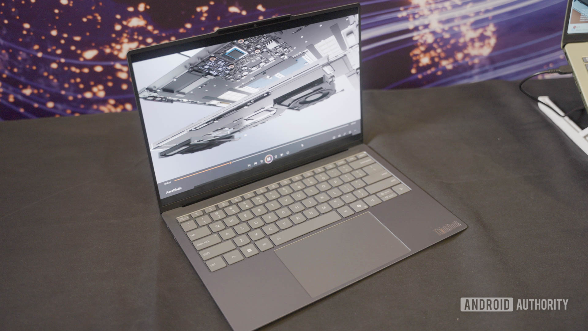 Lenovo презентувала ноутбук з інноваційним охолодженням 17