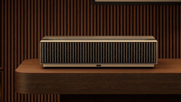 AWOL LuxVision: 4K 120Hz та оптичний зсув для UST-проекції 10