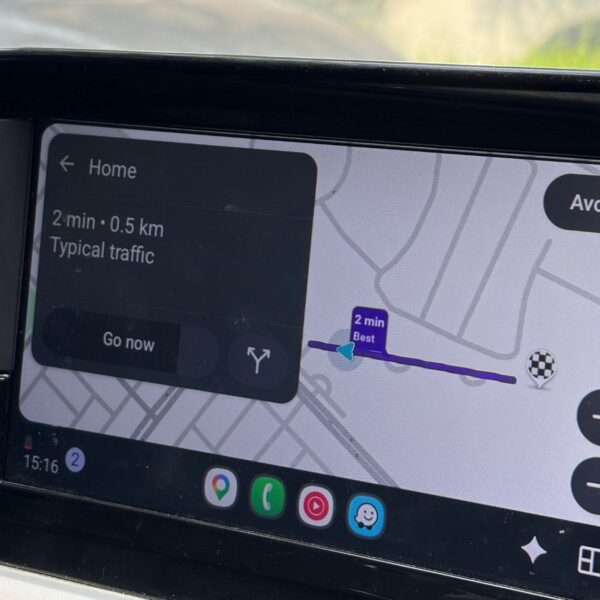 Android Auto виправляє дратівливу помилку панелі