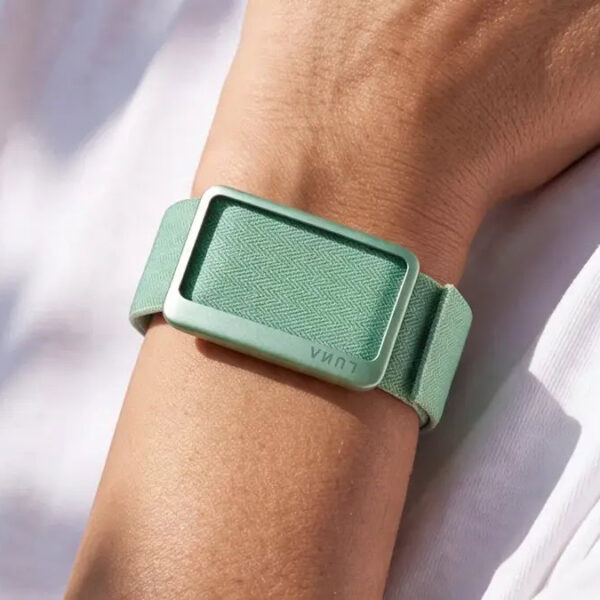 Luna Band конкурує з Fitbit Air, розпочато глобальні поставки