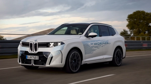 BMW iX5: Водневий кросовер з запасом ходу 750 км та 5-хвилинним заправленням
