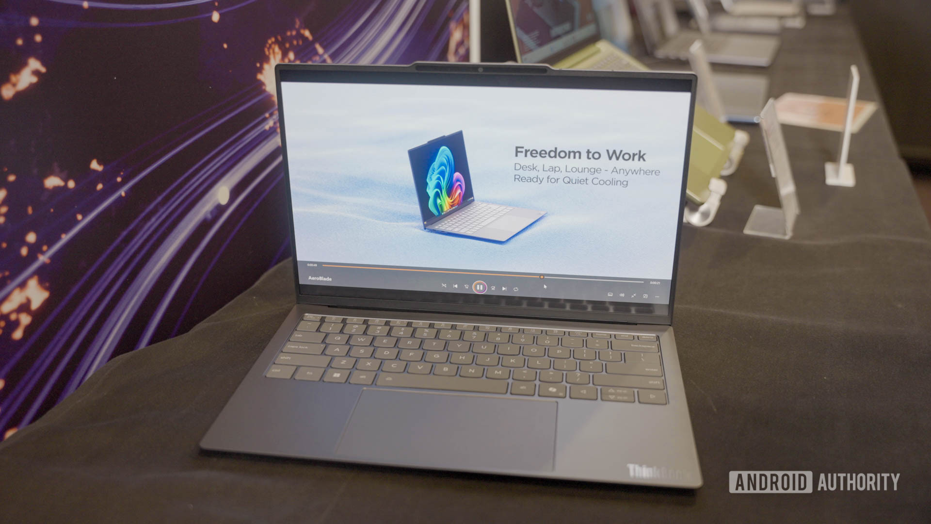 Lenovo презентувала ноутбук з інноваційним охолодженням 18