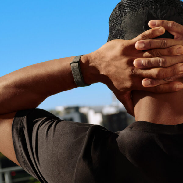 Google Fitbit Air: екранний трекер презентовано