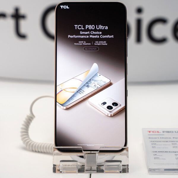 TCL пропонує вибір: NXTPAPER чи OLED для нових смартфонів