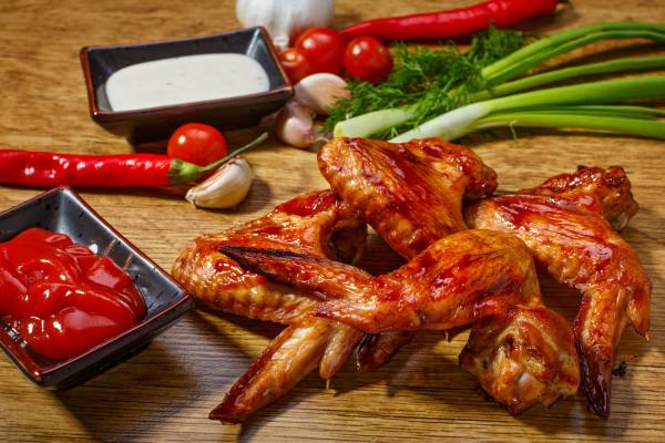 Найкращі франшизи курячих крилець для підприємців 7 Fried chicken wings