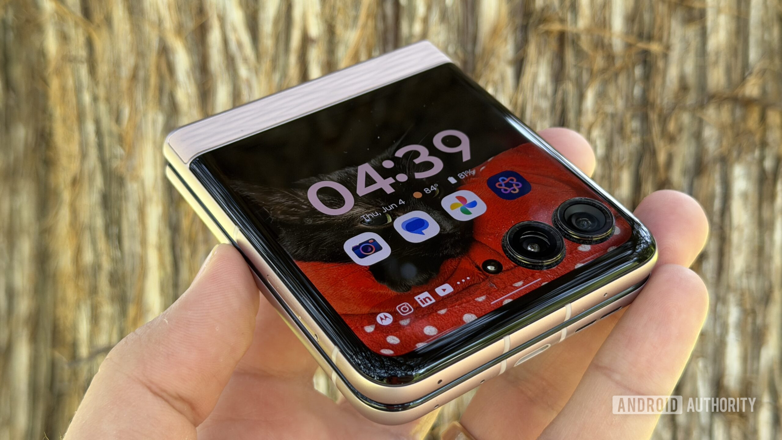 Motorola Razr 2026: який смартфон обрати 12 Motorola Razr 2026: який смартфон обрати 12