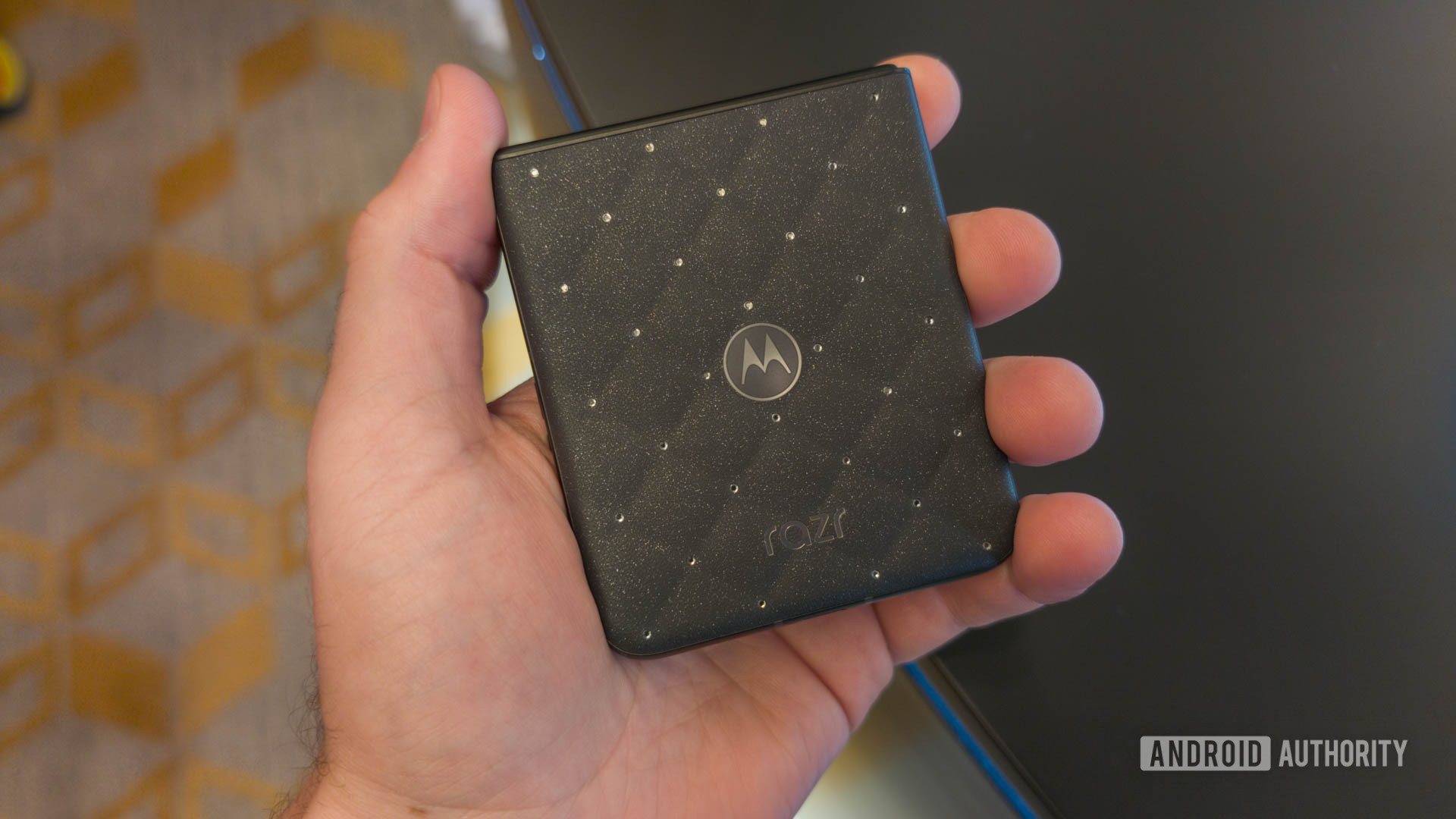 Motorola Razr: новий флагман став доступнішим 7