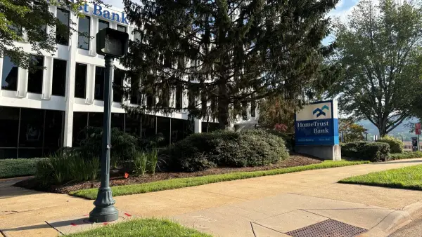 NC кредитор купить Blue Ridge Bank за $448 млн 2 A HomeTrust Bank office location in Asheville, North Carolina on Aug. 23, 2026.