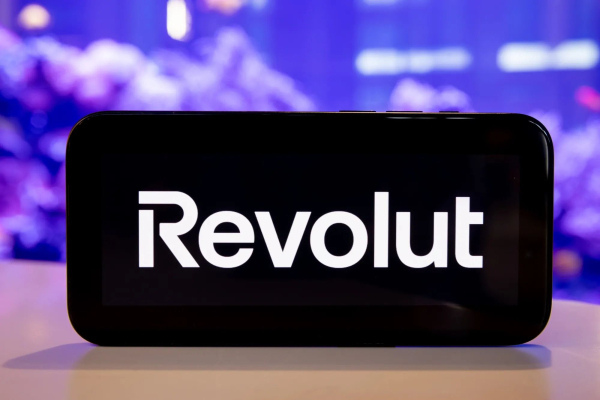 Revolut виявив витік даних клієнтів