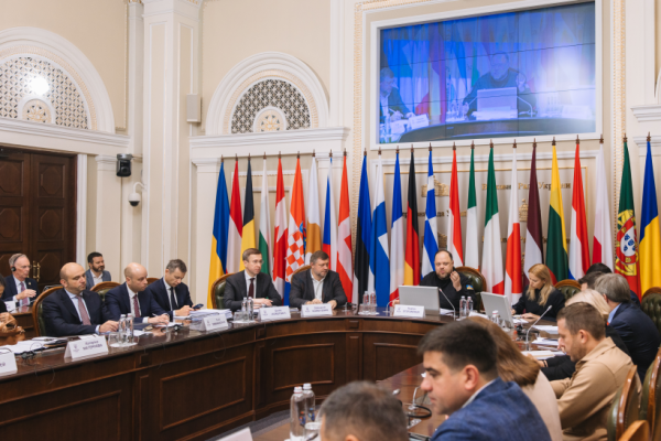 Україна під загрозою: 29,5 мільярдів доларів міжнародної допомоги можуть зникнути