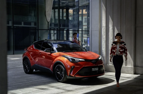 Toyota відкликає тисячі електромобілів C-HR через несправності