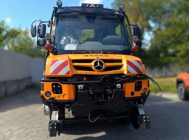Укрзалізниця придбала незвичний тягач Mercedes-Benz